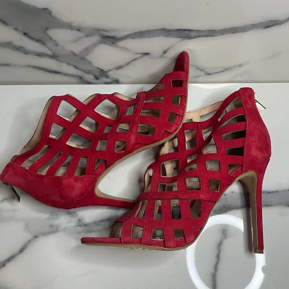 Vince Camuto | Red Leather Back Zip Tatianna Heels Sz 8.5 - Picture 6 of 8